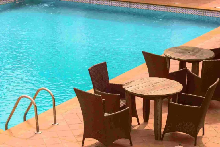 What Design Features Improve Backyard Pools And Outdoor Spaces